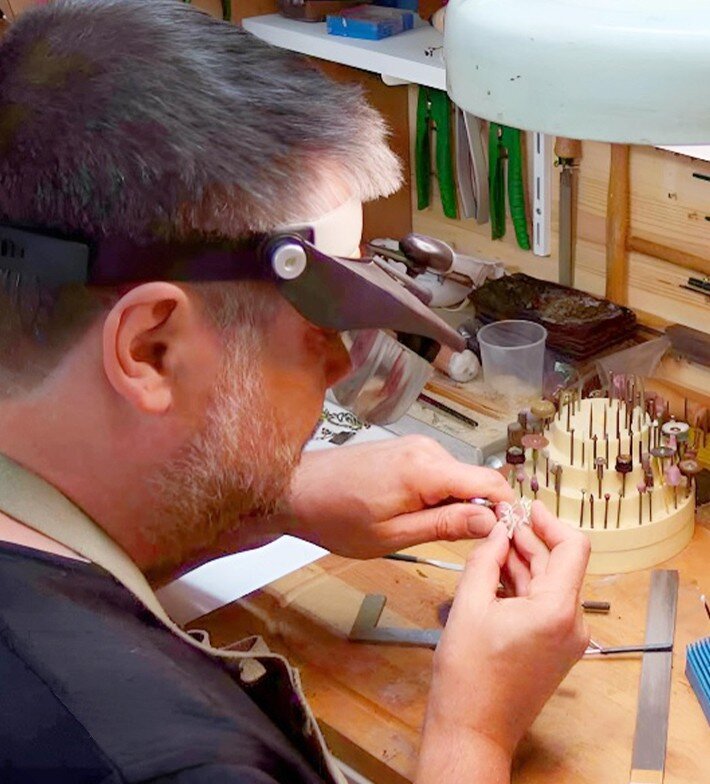 Le bijoutier Artisan bijoutier